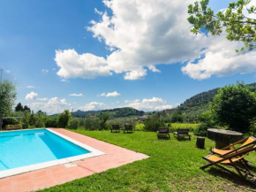 Pretty Farmhouse in Bacchereto with Swimming Pool